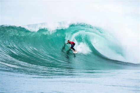 Beyond the waves: Exploring Magic's surf report for hidden gems in the area